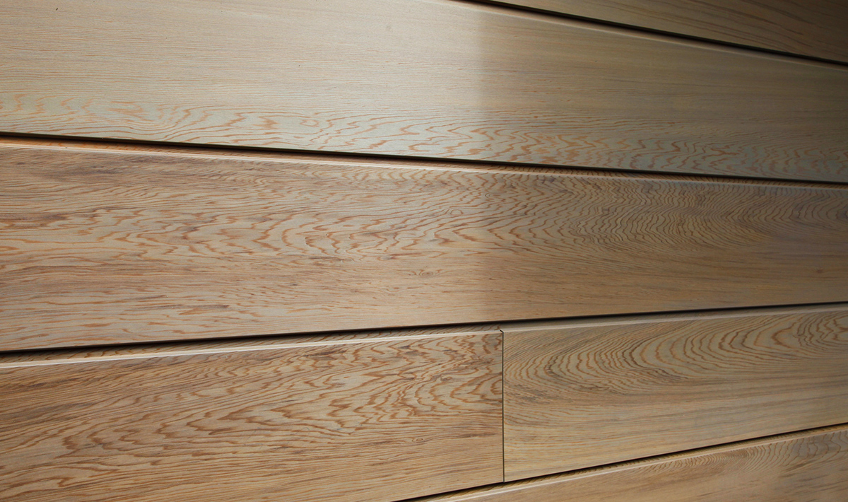 Close up houten garagedeur bij De Goeij Deuren